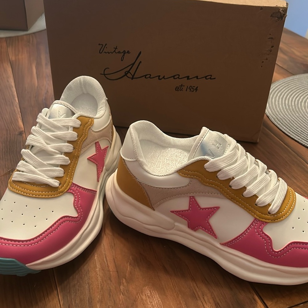 Vintage Havana Running Shoes NWT 7